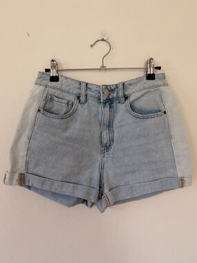Pacsun Light Wash Denim Mom Shorts Size 26